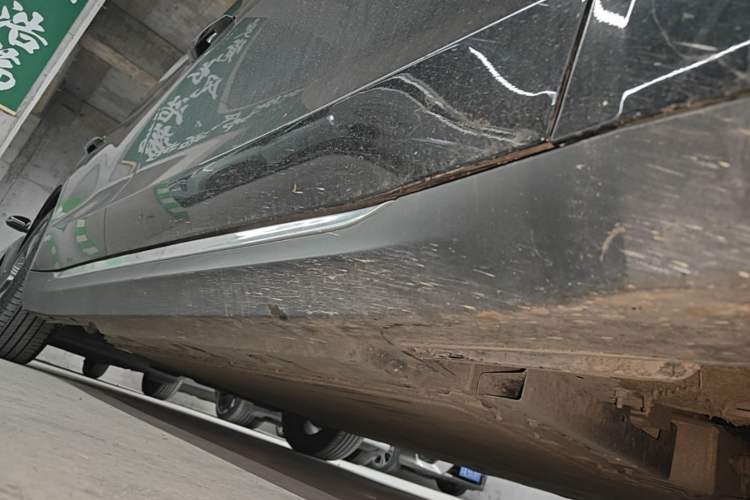 Used Hongqi E-QM5 2023 Revised Version Basic Travel Edition Right Side Sill