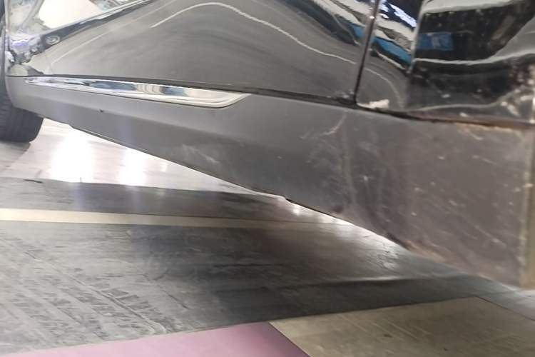 Used Hongqi E-QM5 2023 Revised Version Basic Travel Edition Right Side Sill