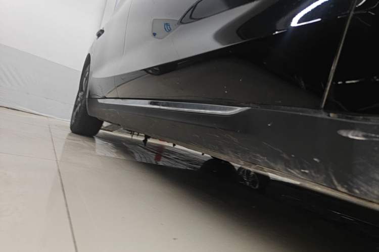Used Hongqi E-QM5 2023 Base Travel Edition Right Side Sill