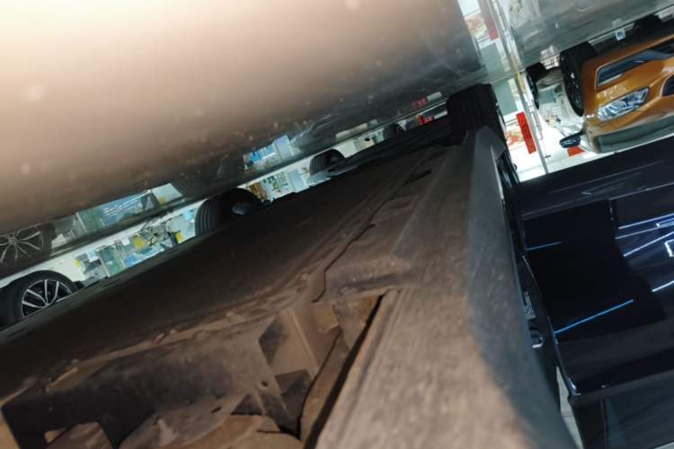 Used Hongqi E-QM5 2023 Base Travel Edition Right Side Sill