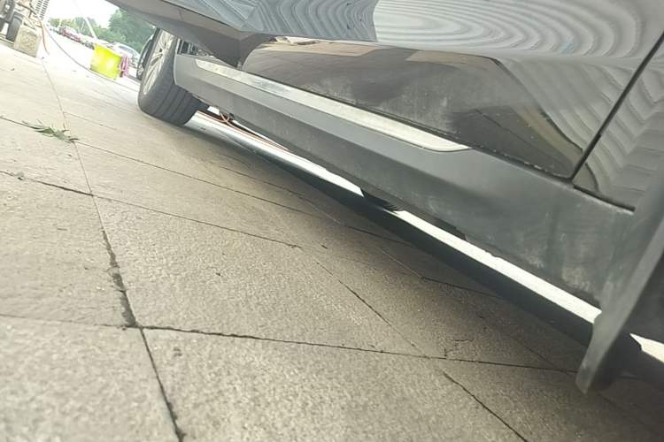 Used Hongqi E-QM5 2023 620km PLUS Right Side Sill