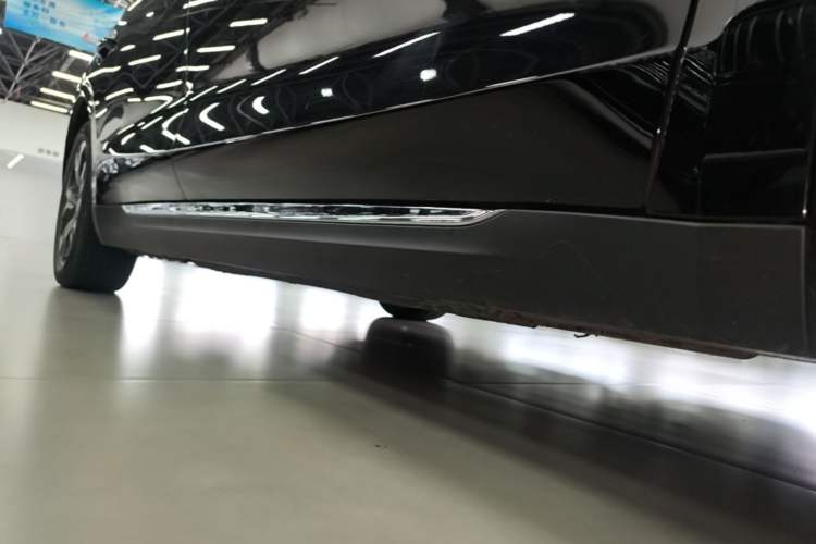 Used Hongqi E-QM5 2023 Revised Version Basic Travel Edition Right Side Sill