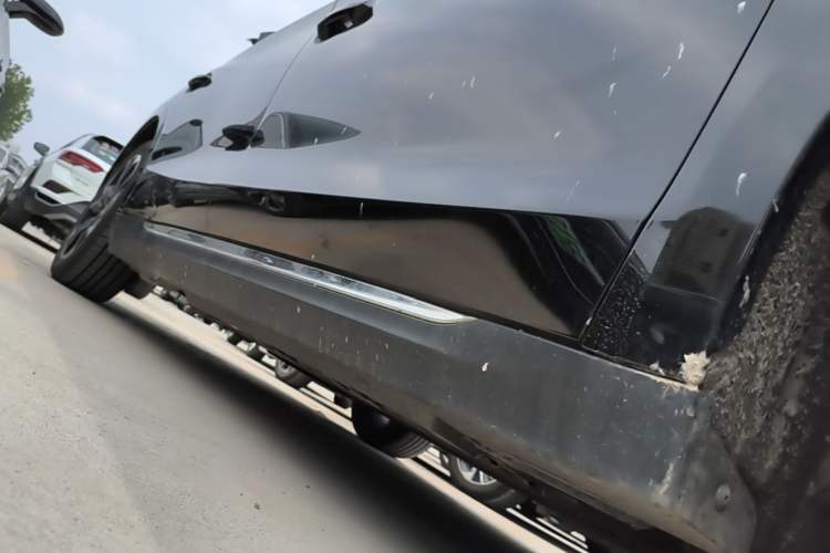 Used Hongqi E-QM5 2023 Revised Version Basic Travel Edition Right Side Sill