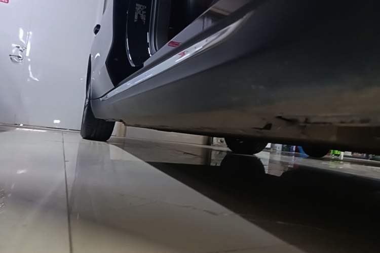 Used Hongqi E-QM5 2023 620km PLUS Right Side Sill