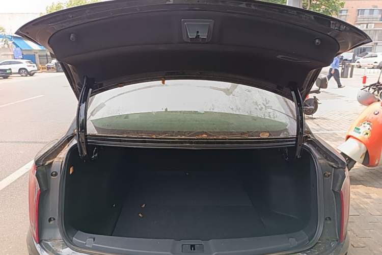 Used Hongqi E-QM5 2023 Base Travel Edition Trunk
