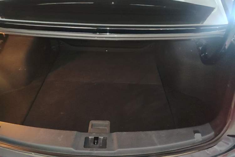 Used Hongqi E-QM5 2023 Base Travel Edition Trunk