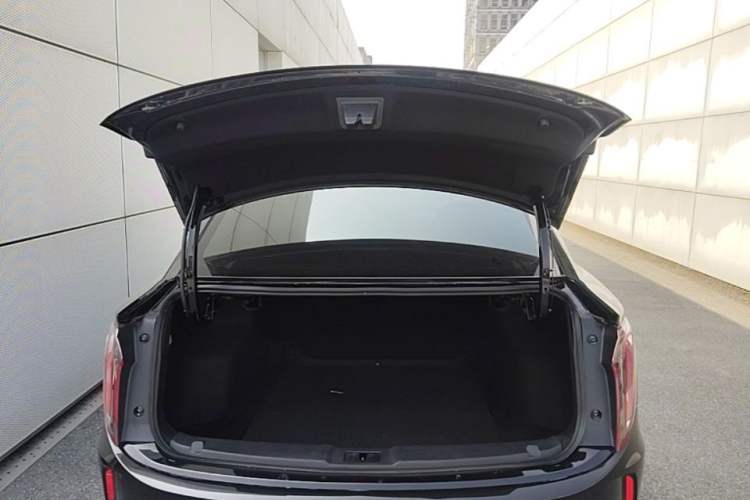 Used Hongqi E-QM5 2023 Revised Version Basic Travel Edition Trunk