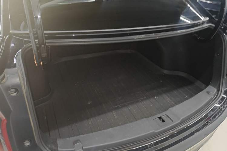 Used Hongqi E-QM5 2023 Base Travel Edition Trunk
