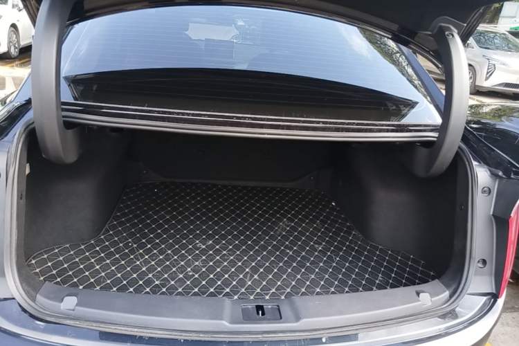 Used Hongqi E-QM5 2023 620km PLUS Trunk