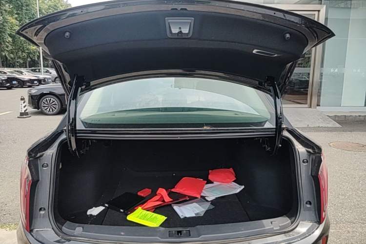 Used Hongqi E-QM5 2023 Base Travel Edition Trunk