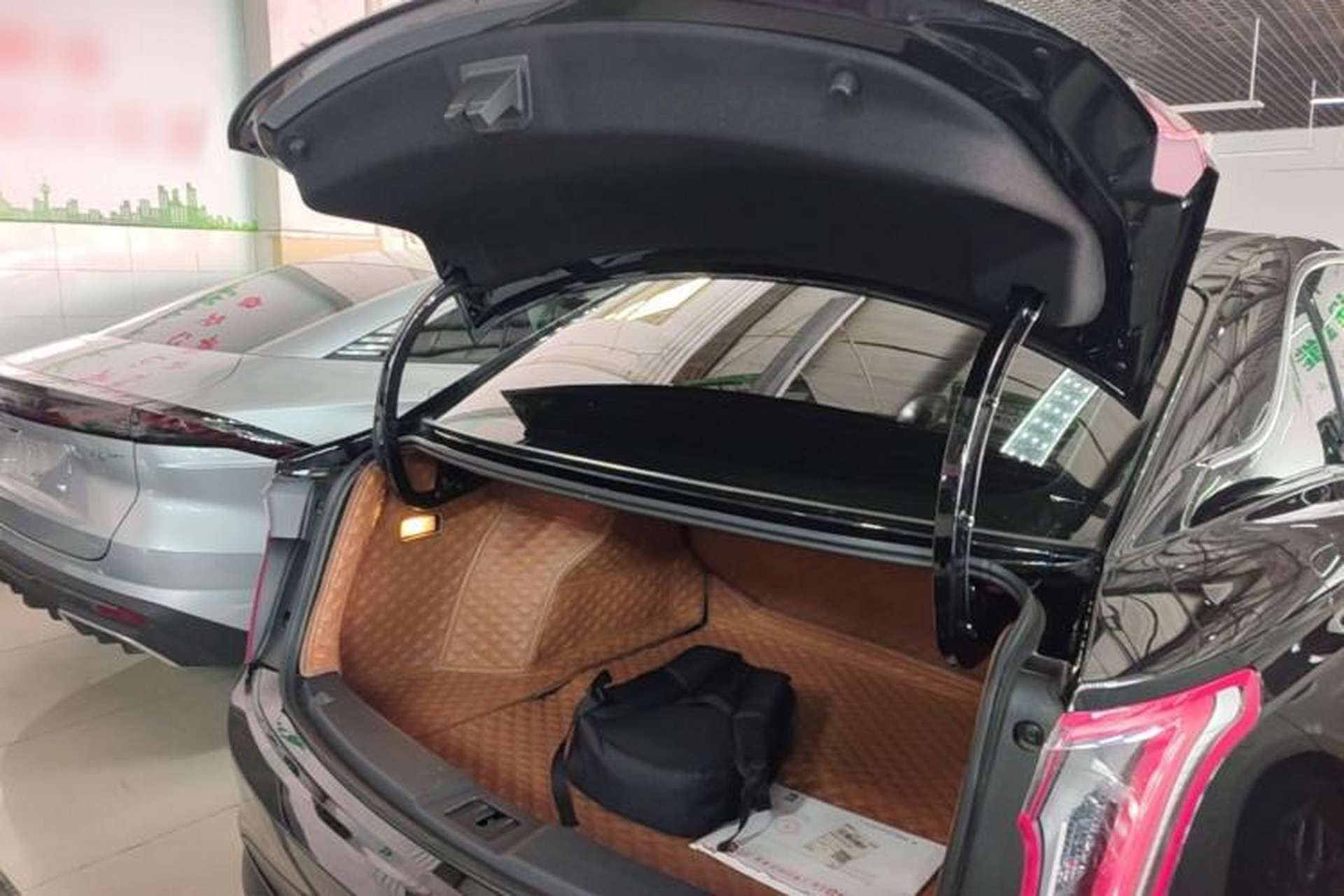 Used Hongqi E-QM5 2023 Base Travel Edition Trunk