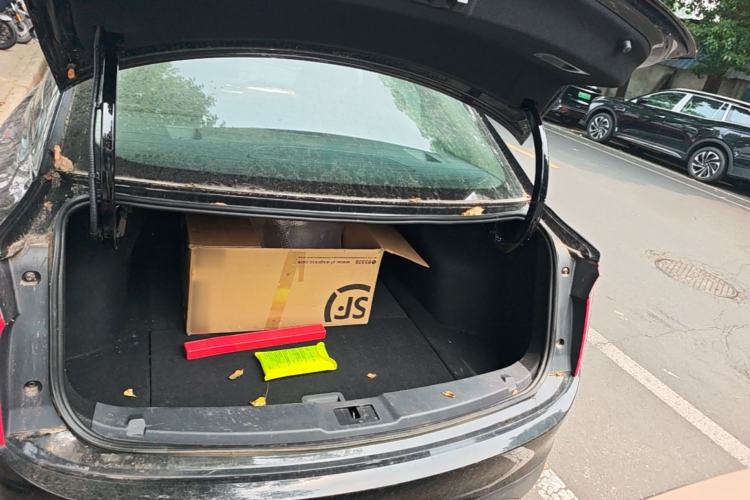 Used Hongqi E-QM5 2023 Base Travel Edition Trunk