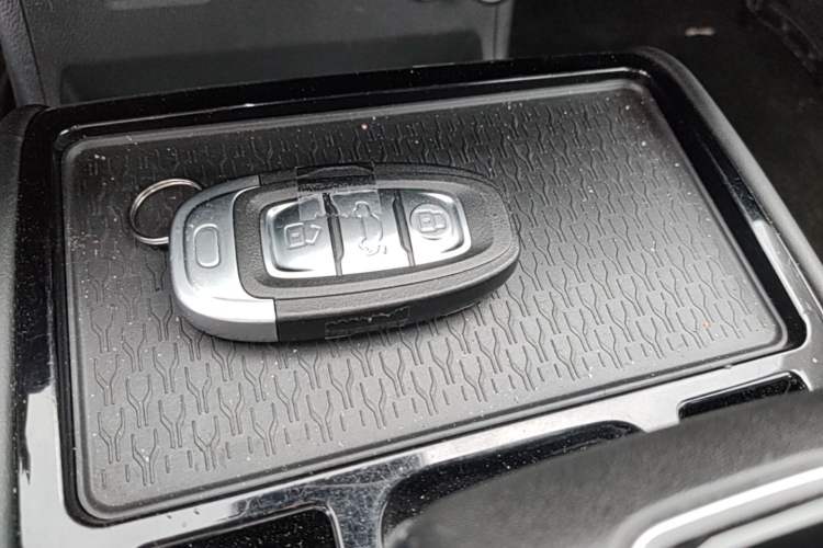 Used Hongqi E-QM5 2023 Revised Version Basic Travel Edition Vehicle Key
