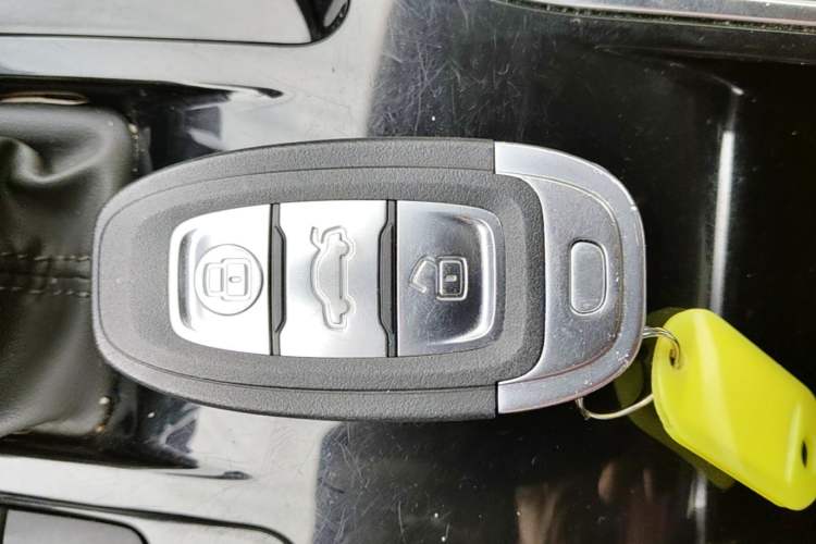 Used Hongqi E-QM5 2023 Revised Version Basic Travel Edition Vehicle Key