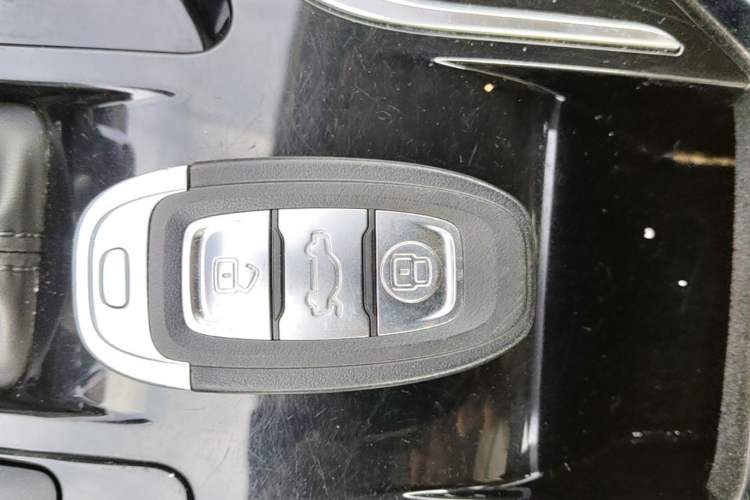 Used Hongqi E-QM5 2023 Revised Version Basic Travel Edition Vehicle Key