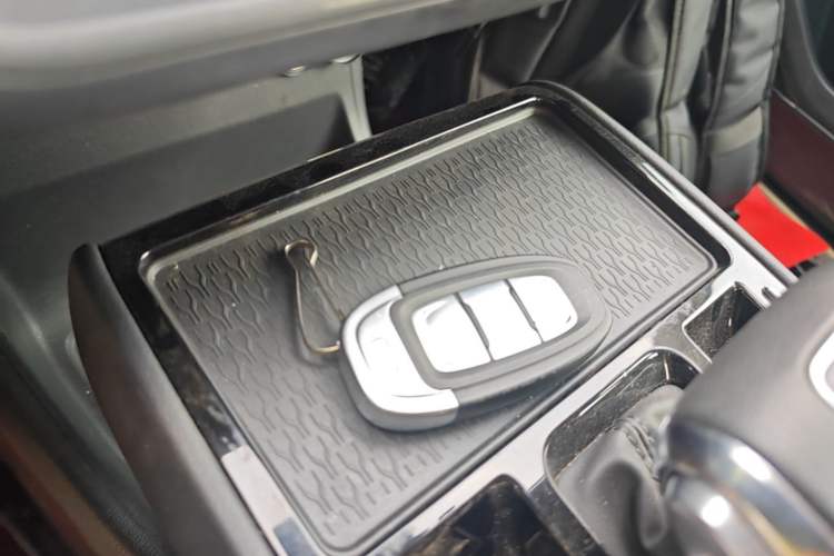 Used Hongqi E-QM5 2023 Revised Version Basic Travel Edition Vehicle Key