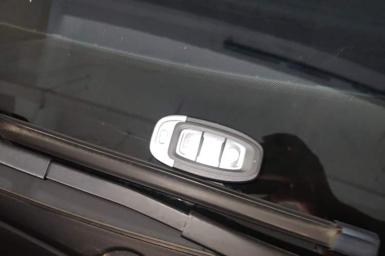 Used Hongqi E-QM5 2023 Base Travel Edition Vehicle Key
