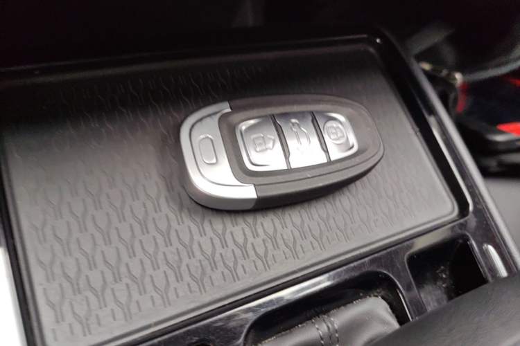 Used Hongqi E-QM5 2023 Revised Version Basic Travel Edition Vehicle Key