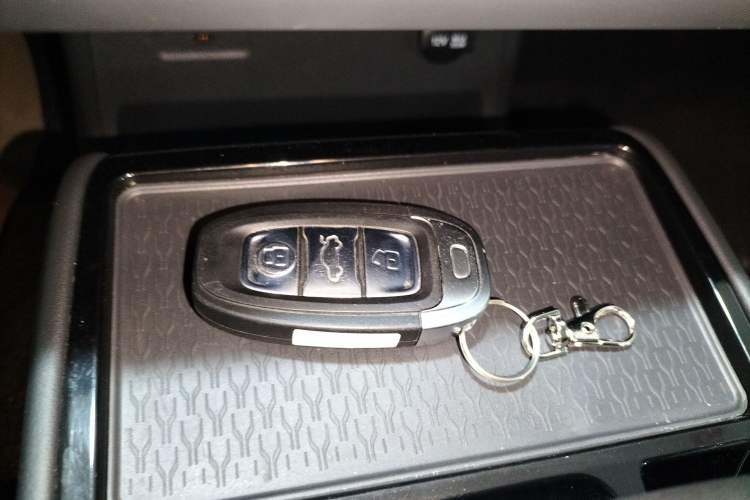 Used Hongqi E-QM5 2023 Revised Version Basic Travel Edition Vehicle Key