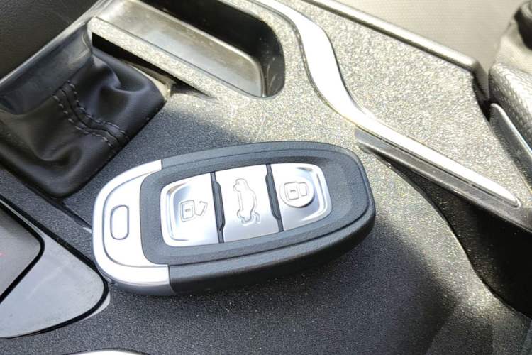 Used Hongqi E-QM5 2023 Revised Version Basic Travel Edition Vehicle Key
