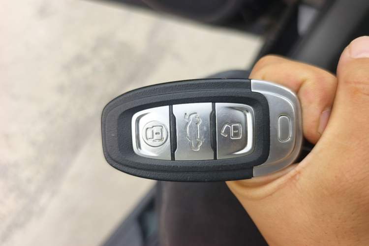 Used Hongqi E-QM5 2023 Revised Version Basic Travel Edition Vehicle Key