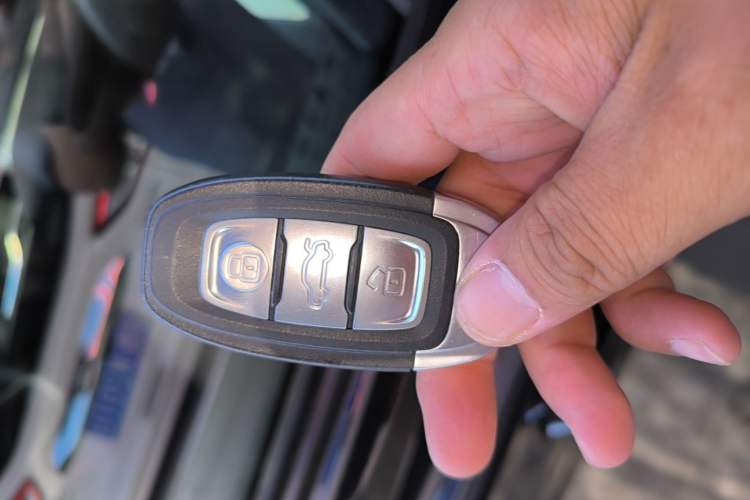 Used Hongqi E-QM5 2023 Revised Version Basic Travel Edition Vehicle Key