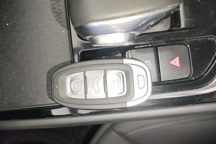 Used Hongqi E-QM5 2023 Revised Version Basic Travel Edition Vehicle Key