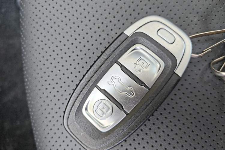 Used Hongqi E-QM5 2023 Revised Version Basic Travel Edition Vehicle Key