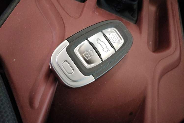 Used Hongqi E-QM5 2023 Revised Version Basic Travel Edition Vehicle Key