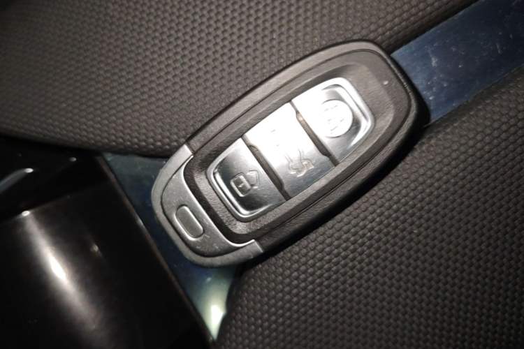 Used Hongqi E-QM5 2023 Revised Version Basic Travel Edition Vehicle Key
