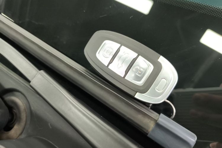 Used Hongqi E-QM5 2023 Revised Version Basic Travel Edition Vehicle Key