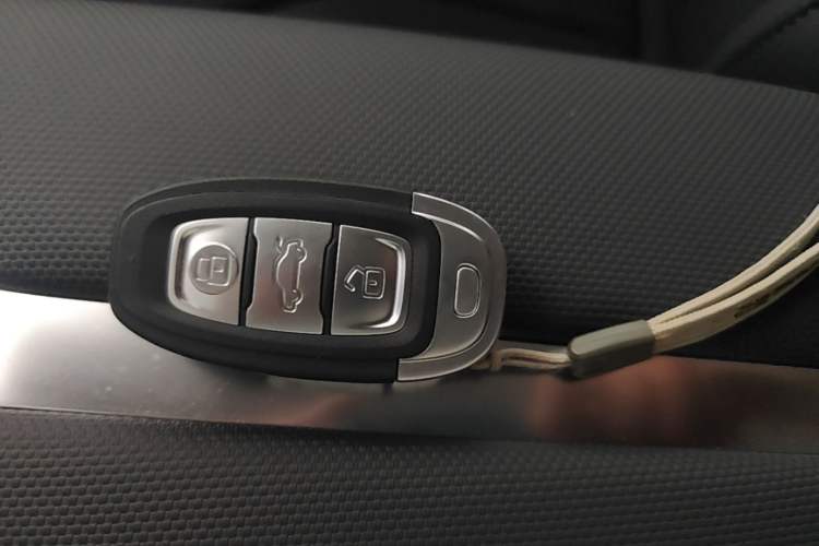 Used Hongqi E-QM5 2023 Revised Version Basic Travel Edition Vehicle Key