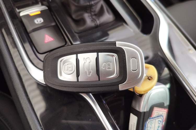 Used Hongqi E-QM5 2023 Revised Version Basic Travel Edition Vehicle Key
