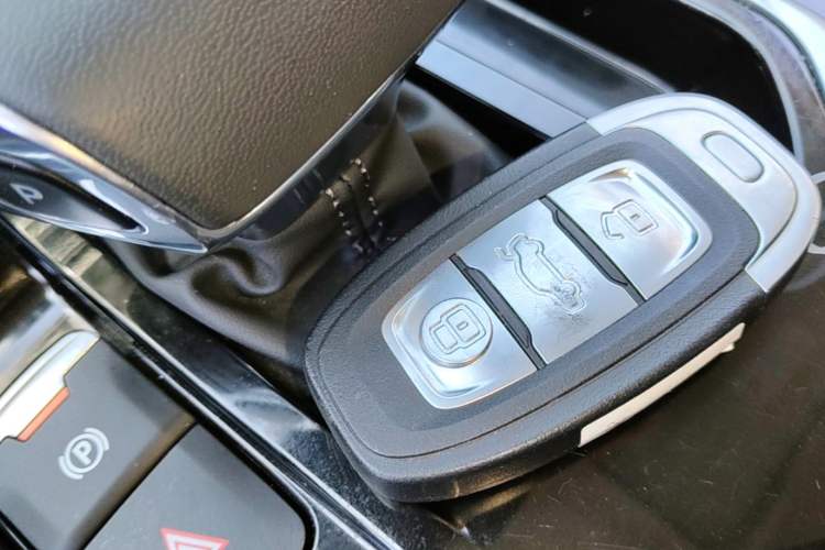 Used Hongqi E-QM5 2023 Revised Version Basic Travel Edition Vehicle Key