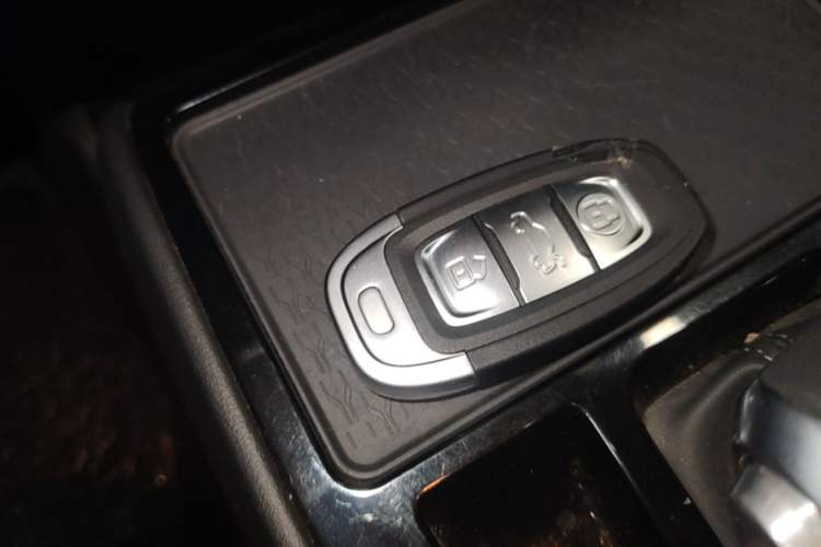 Used Hongqi E-QM5 2023 Revised Version Basic Travel Edition Vehicle Key