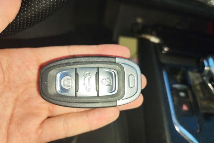 Used Hongqi E-QM5 2023 Revised Version Basic Travel Edition Vehicle Key