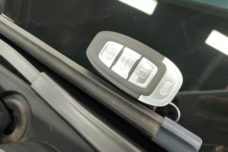 Used Hongqi E-QM5 2023 Revised Version Basic Travel Edition Vehicle Key