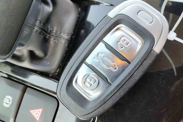 Used Hongqi E-QM5 2023 Revised Version Basic Travel Edition Vehicle Key