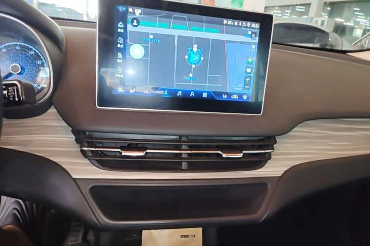 Used Hongqi E-QM5 2023 560km PLUS Audio And AC Panel