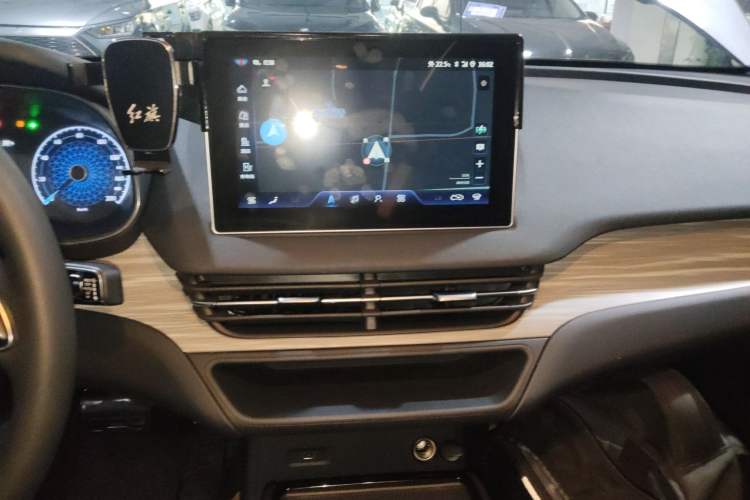 Used Hongqi E-QM5 2023 560km PLUS Audio And AC Panel