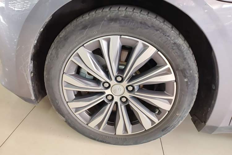 Used Hongqi E-QM5 2023 560km PLUS Left Front Wheel Hub