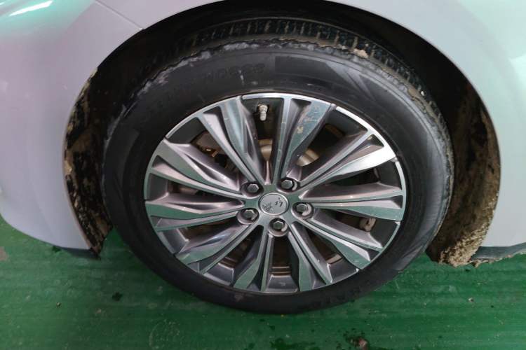 Used Hongqi E-QM5 2023 620km PLUS Left Front Wheel Hub