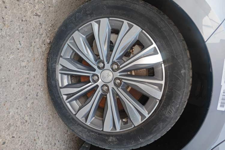 Used Hongqi E-QM5 2023 620km PLUS Right Front Wheel Hub