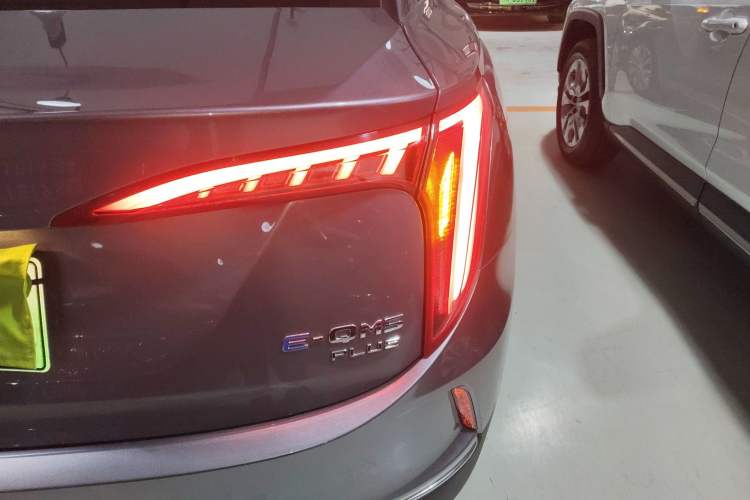 Used Hongqi E-QM5 2023 560km PLUS Right Rear Taillight