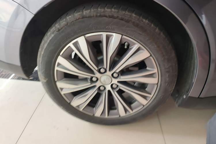 Used Hongqi E-QM5 2023 560km PLUS Right Rear Wheel Hub