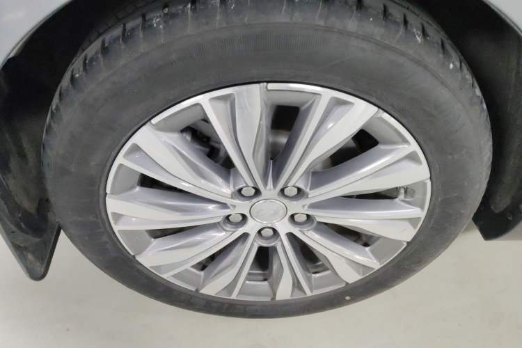 Used Hongqi E-QM5 2023 620km PLUS Right Rear Wheel Hub