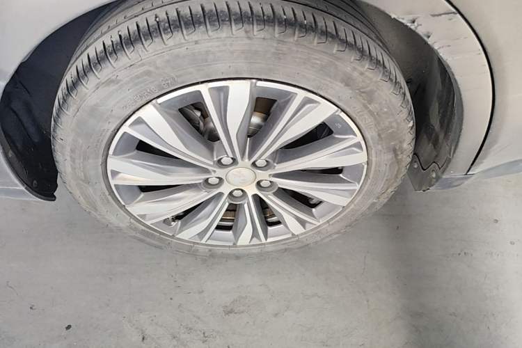 Used Hongqi E-QM5 2023 620km PLUS Right Rear Wheel Hub