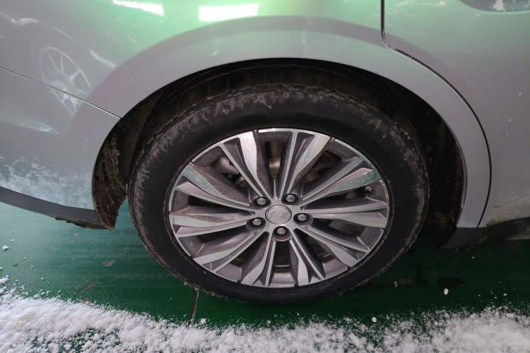 Used Hongqi E-QM5 2023 620km PLUS Right Rear Wheel Hub