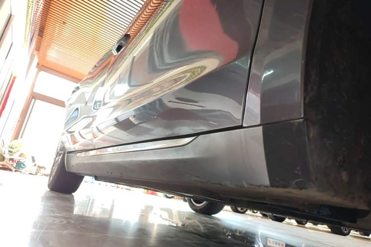 Used Hongqi E-QM5 2023 560km PLUS Right Side Sill