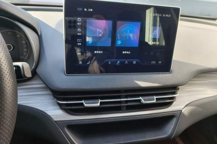 Used Hongqi E-QM5 2023 620km PLUS Audio And AC Panel